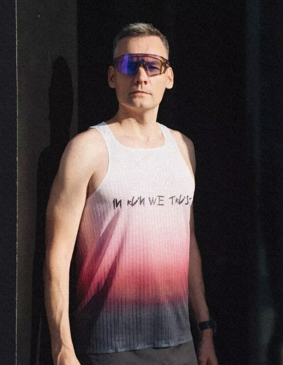 Майка мужская IN RUN WE TRUST Gradient